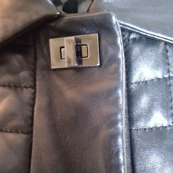 3/4 Length Leather Quilted Twist lock coat - Picture 7 of 11